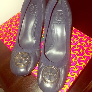 NWT Tory Burch Navy Heel Size 7.5